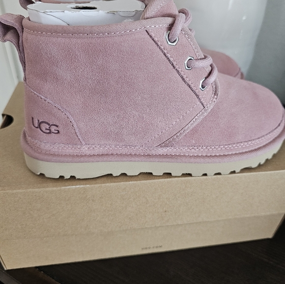 EUC. UGG Womans Nuemel Boot in Pink. Size 5 - Picture 5 of 6